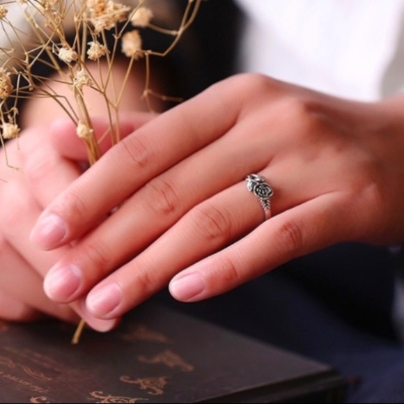 Single Rose Ring - Picture 3 of 7